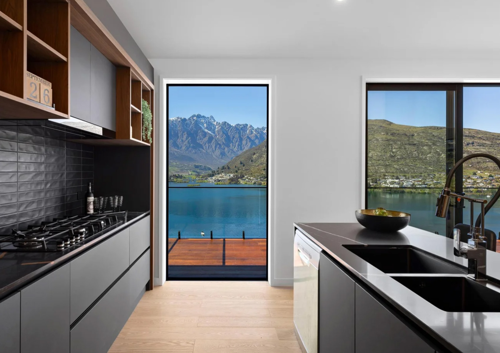 SnowyPlaceApartments_0008_MAIN KITCHEN