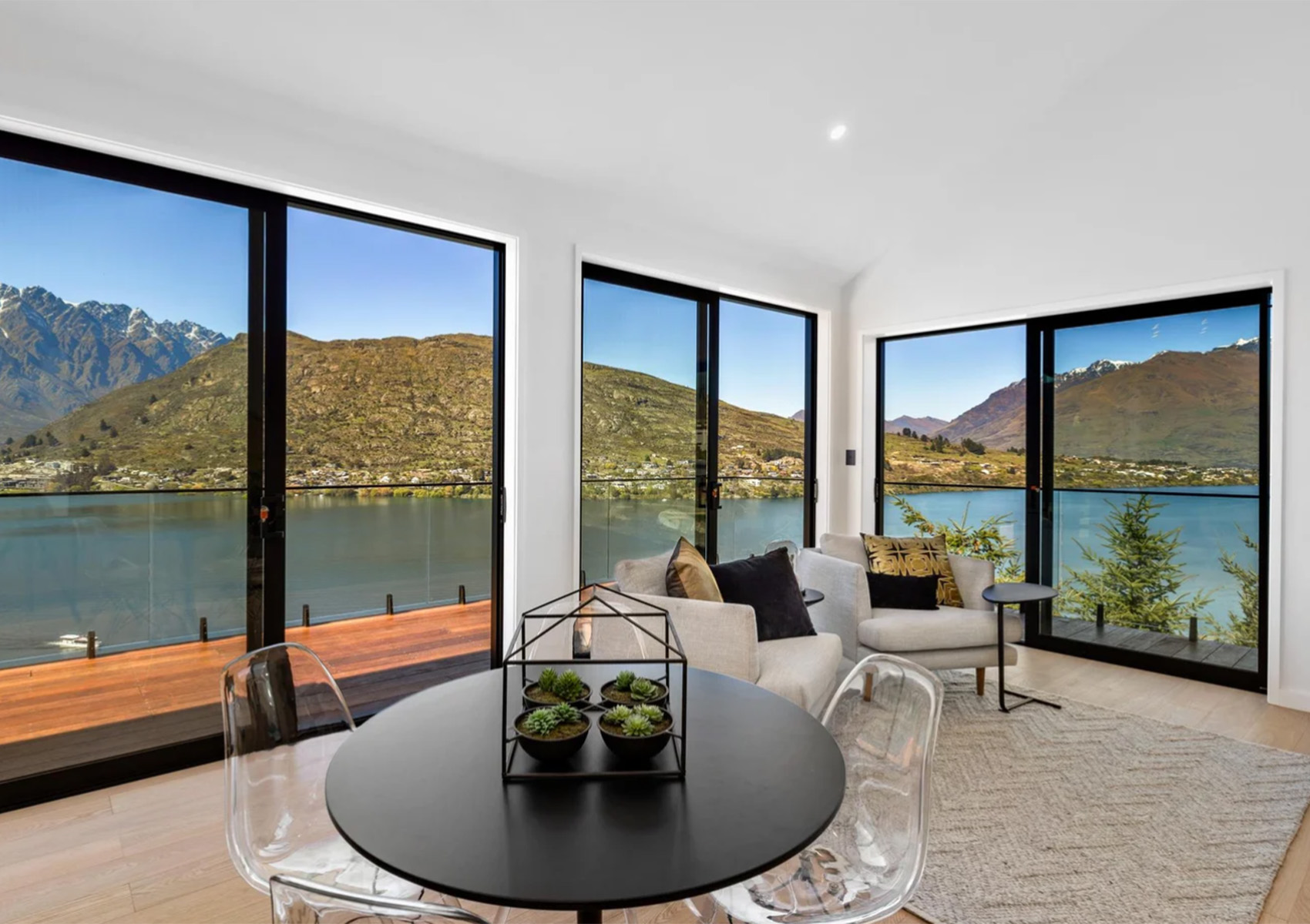 SnowyPlaceApartments_0013_DINING VIEWS