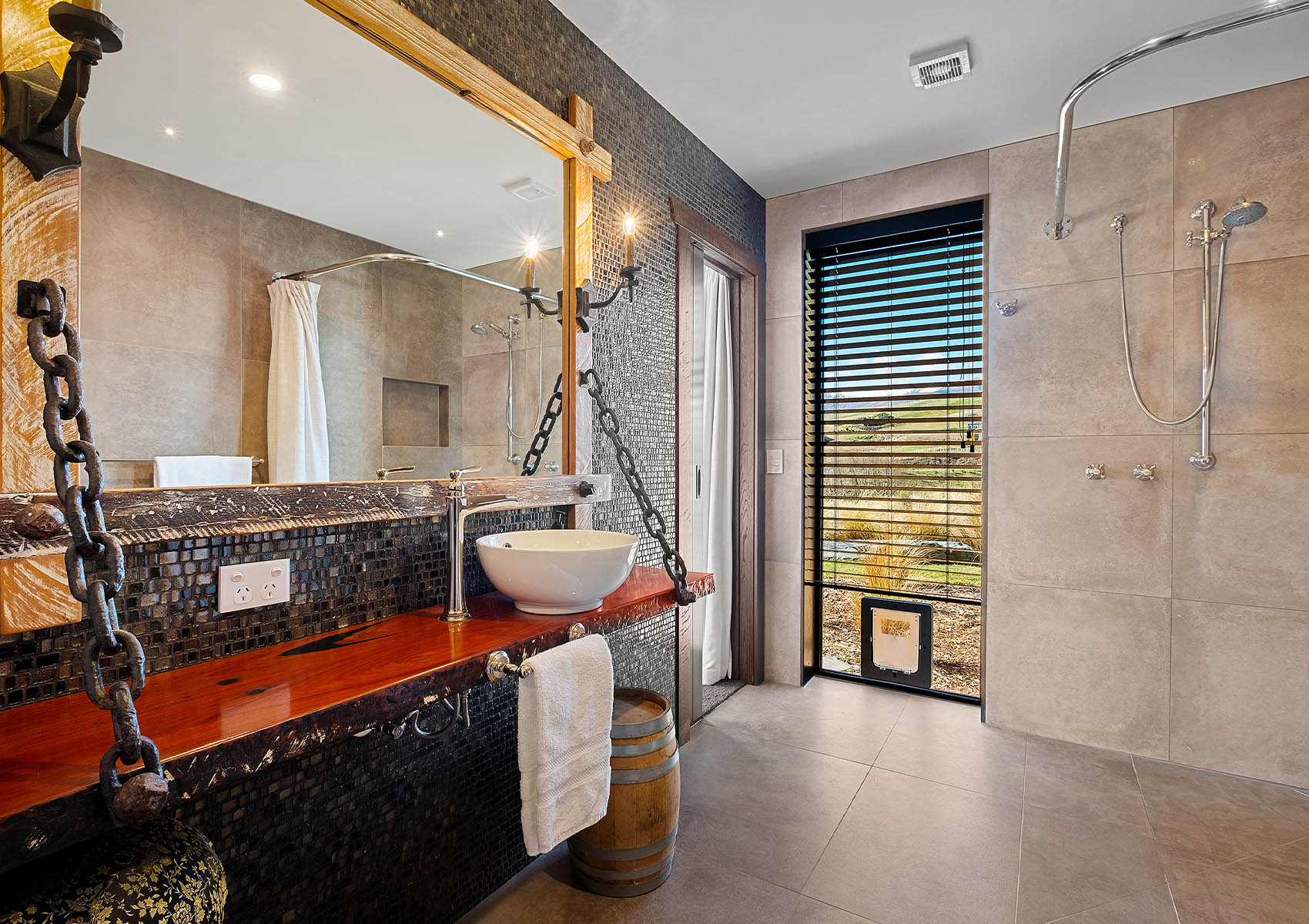 Threepwood_0001_SOG-46519-1-9-02