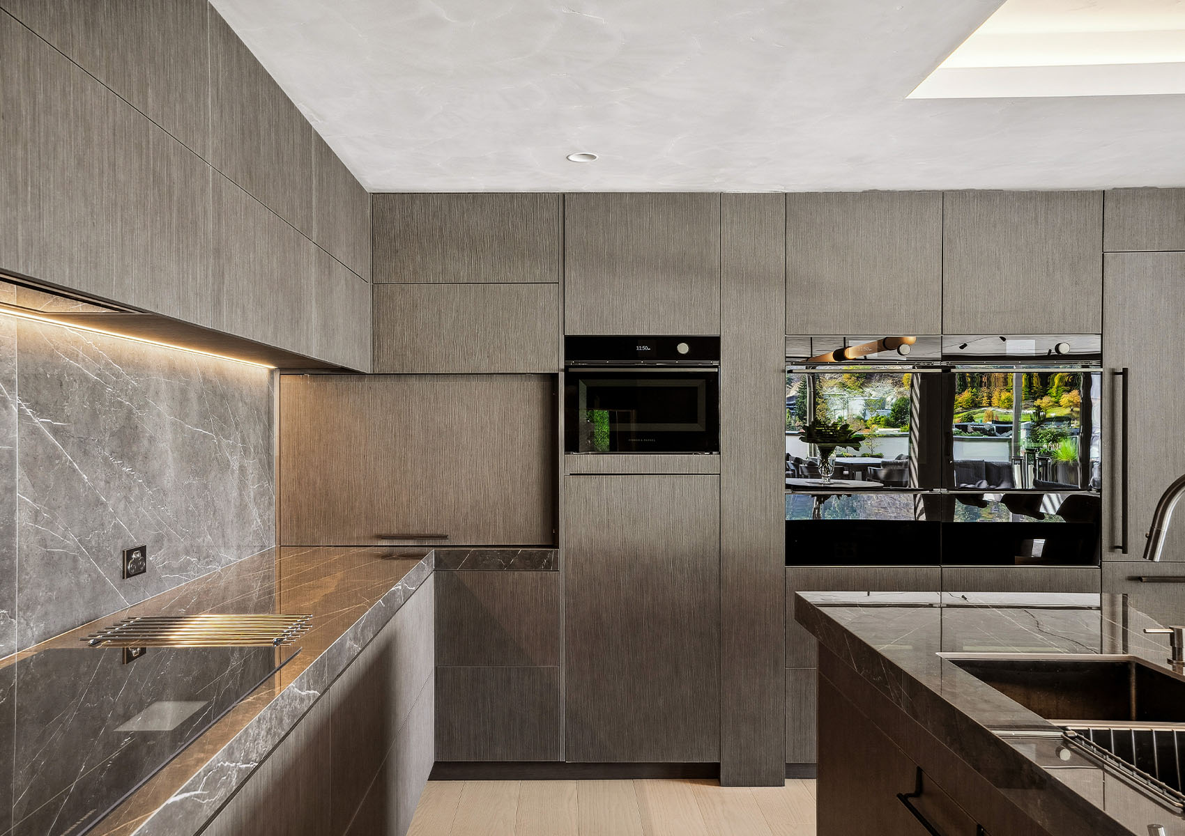 HoweConstruction_PenthouseSuite_4